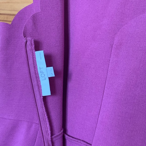 Ann Taylor Loft Dark Pink Scalloped V-Neck Sleeveless - Picture 5 of 6